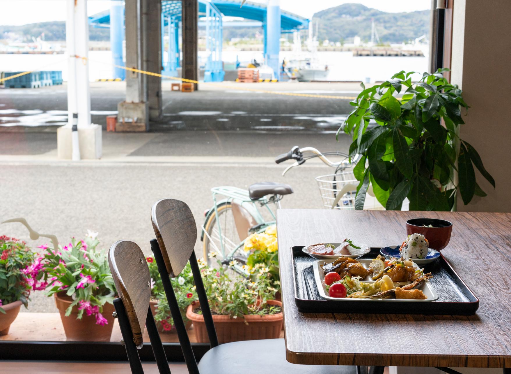 景色もごちそう!優雅に楽しむ、島の恵みが詰まった朝ごはん-1